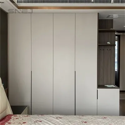 Moderni otvoreni ormar